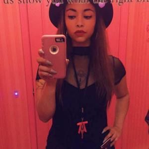 Meet your Posher, Kayla